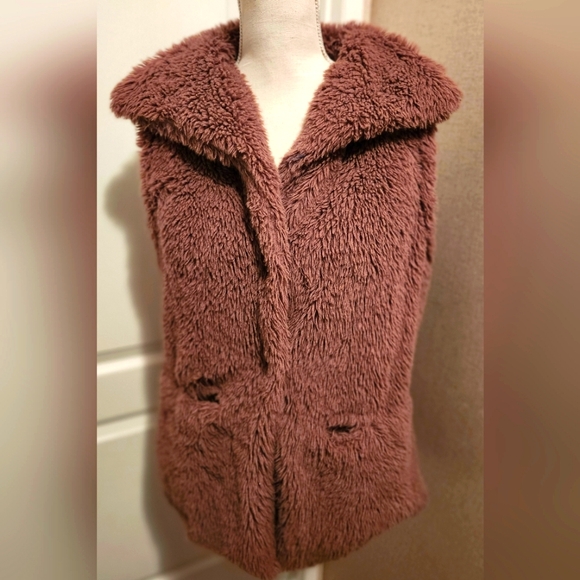 THREAD  & SUPPLY pink sherpa vest Size Medium EUC - Picture 1 of 3